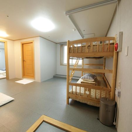 Familie Guesthouse Busan Værelse billede